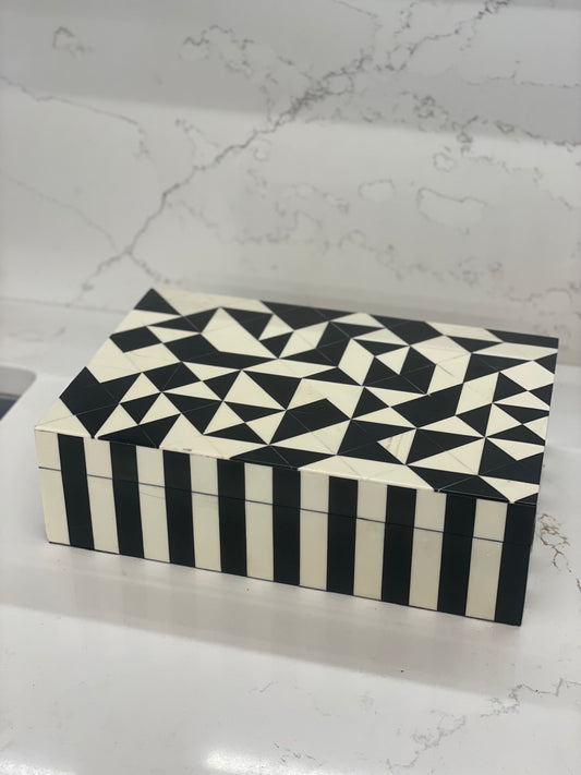 Set of Black/White Boxes